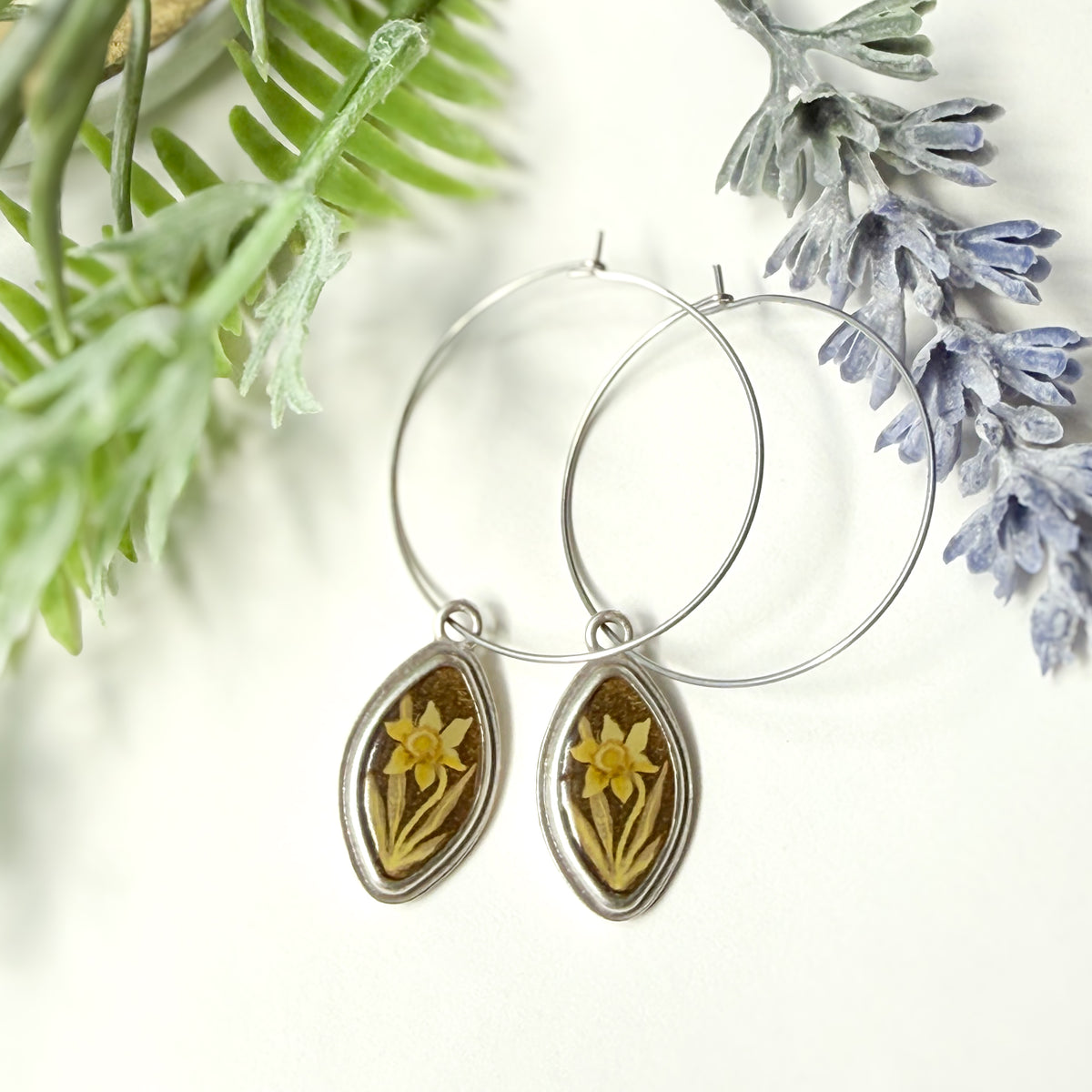 Sepia Daffodil Earrings