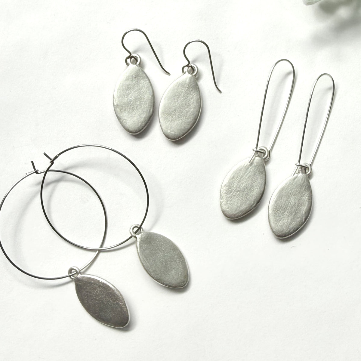 Sepia Daffodil Earrings