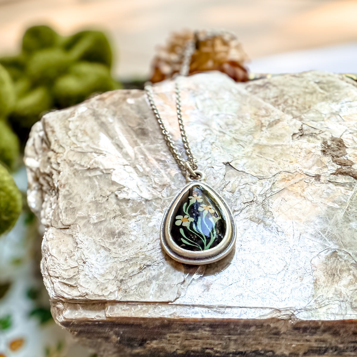 Vitale Flower Silver Teardrop Necklace