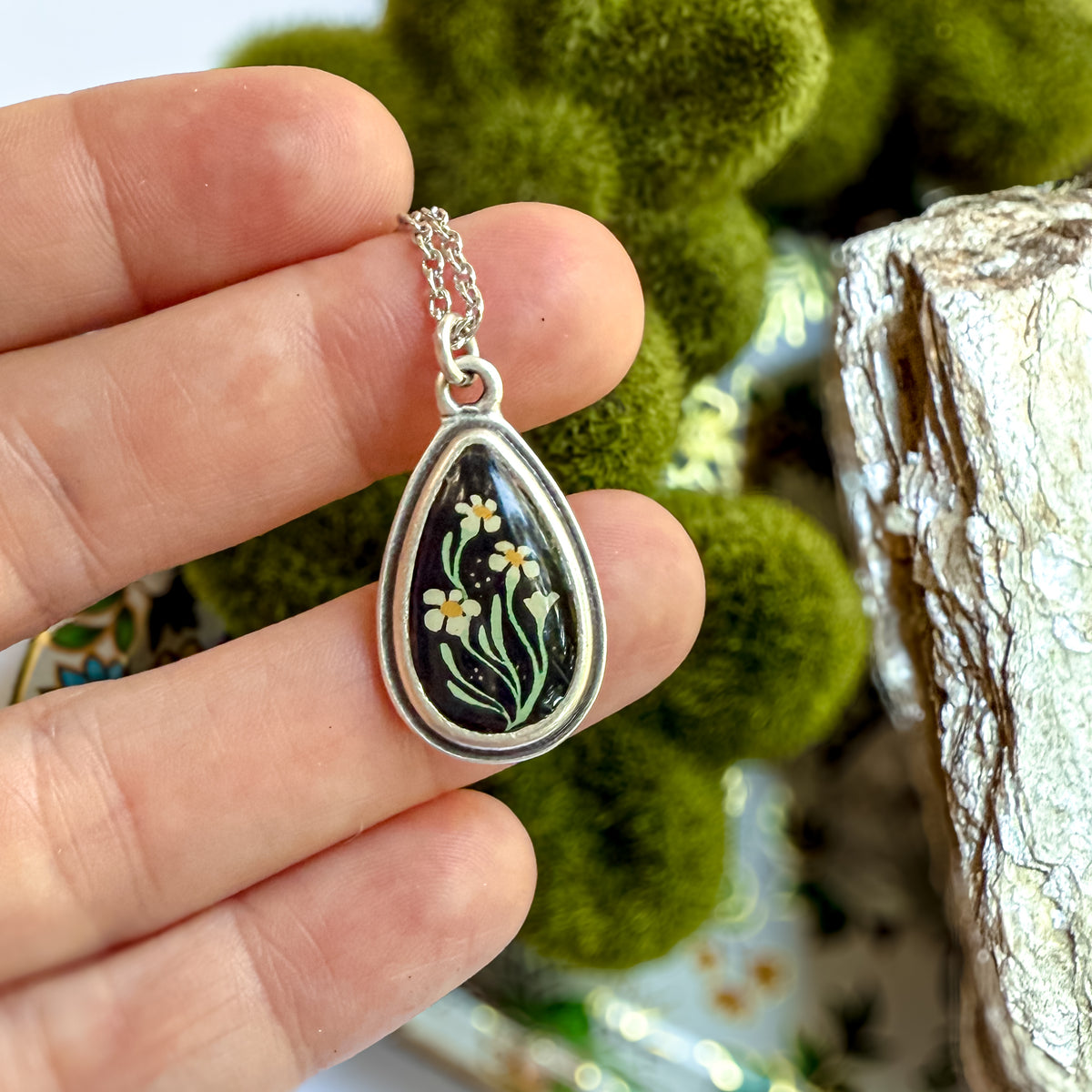 Vitale Flower Silver Teardrop Necklace