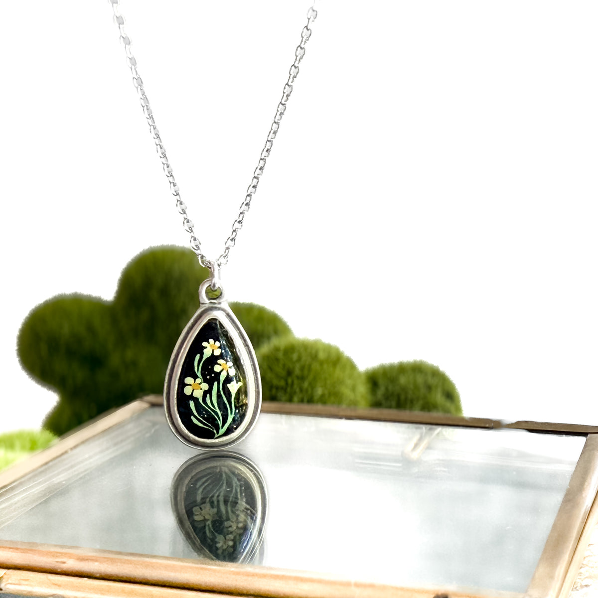 Vitale Flower Silver Teardrop Necklace